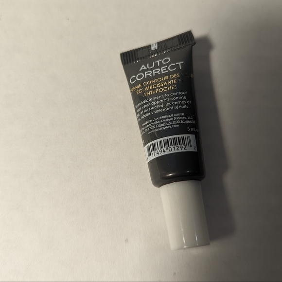 Sunday Riley Auto Correct Brightening and Depuffing eye contouring cream - Picture 2 of 2